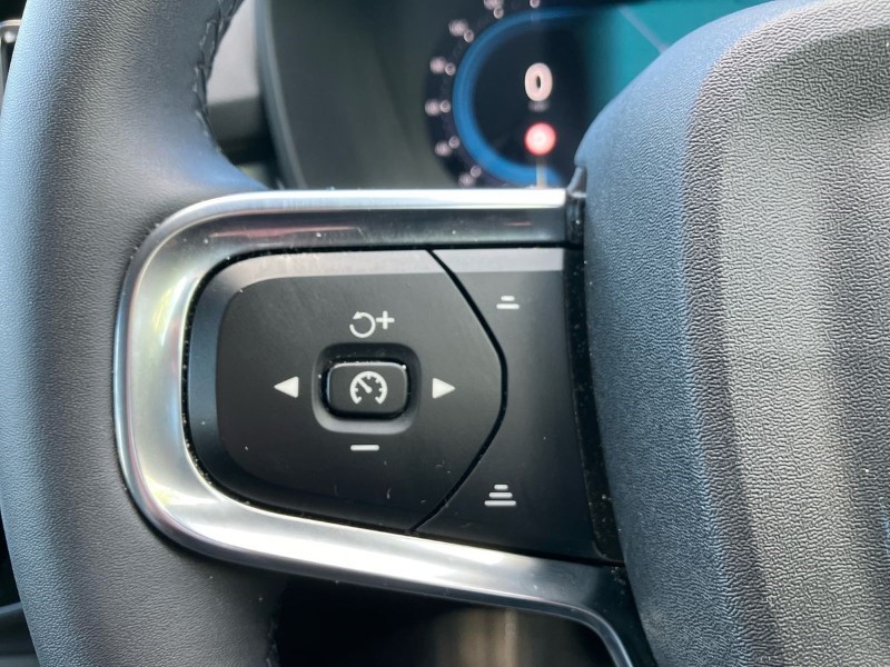 2023 (73) VOLVO XC40 2.0 B3P Plus Dark 5dr Auto*VAT QUALIFYING* 3354526