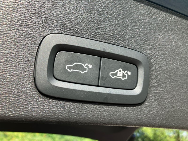 2023 (73) VOLVO XC40 2.0 B3P Plus Dark 5dr Auto*VAT QUALIFYING* 3354542
