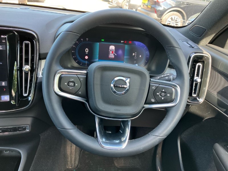 2023 (73) VOLVO XC40 2.0 B3P Plus Dark 5dr Auto*VAT QUALIFYING* 3354525