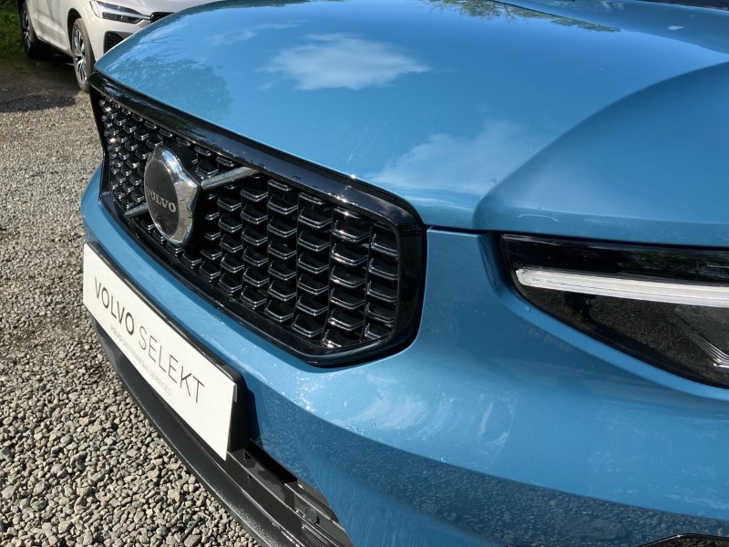 2023 (73) VOLVO XC40 2.0 B3P Plus Dark 5dr Auto*VAT QUALIFYING* 3354546