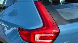 2023 (73) VOLVO XC40 2.0 B3P Plus Dark 5dr Auto*VAT QUALIFYING* 3354548