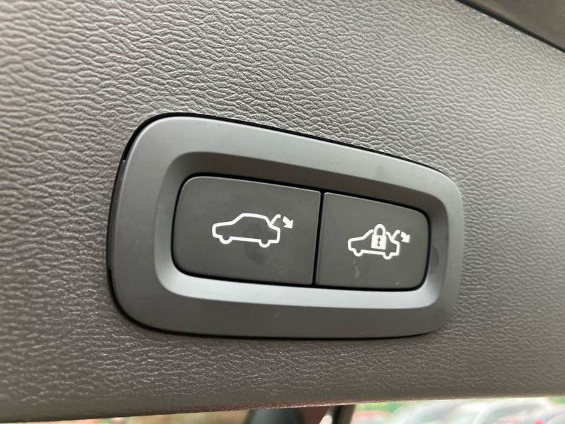 2023 (73) VOLVO XC40 175kW Recharge Plus 69kWh 5dr Auto *VAT QUALIFYING* 3009928