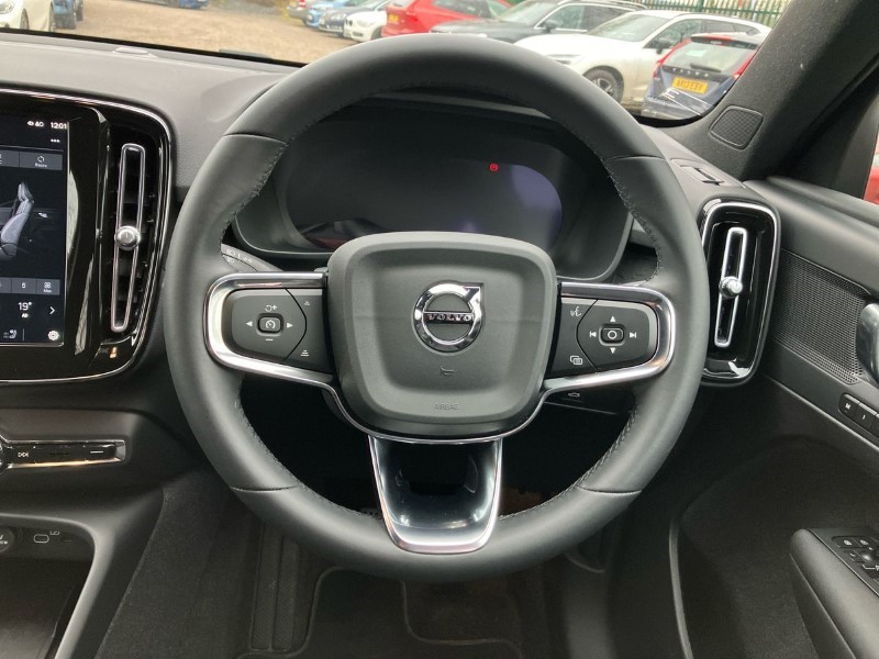 2023 (73) VOLVO XC40 175kW Recharge Plus 69kWh 5dr Auto *VAT QUALIFYING* 3009913