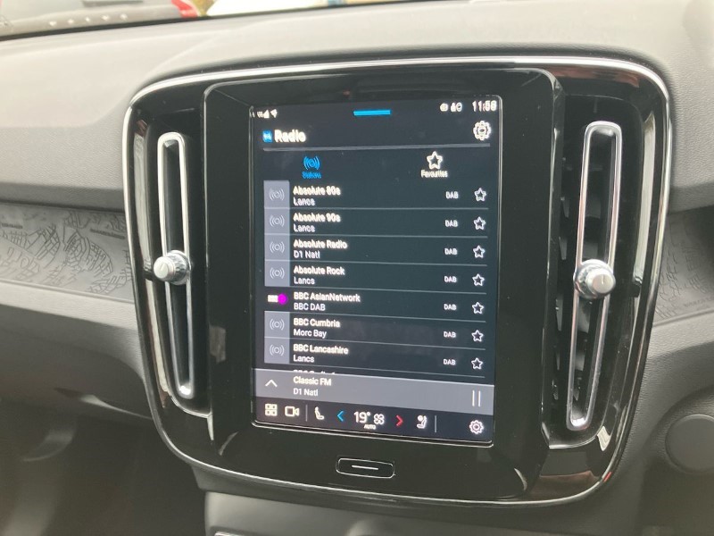 2023 (73) VOLVO XC40 175kW Recharge Plus 69kWh 5dr Auto *VAT QUALIFYING* 3009920