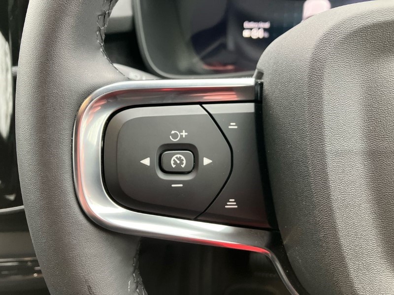 2023 (73) VOLVO XC40 175kW Recharge Plus 69kWh 5dr Auto *VAT QUALIFYING* 3009914