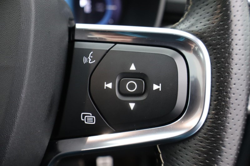 2021 (21) VOLVO XC40 P8 Recharge 300kW 78kWh First Edition 5dr AWD Auto 3807513