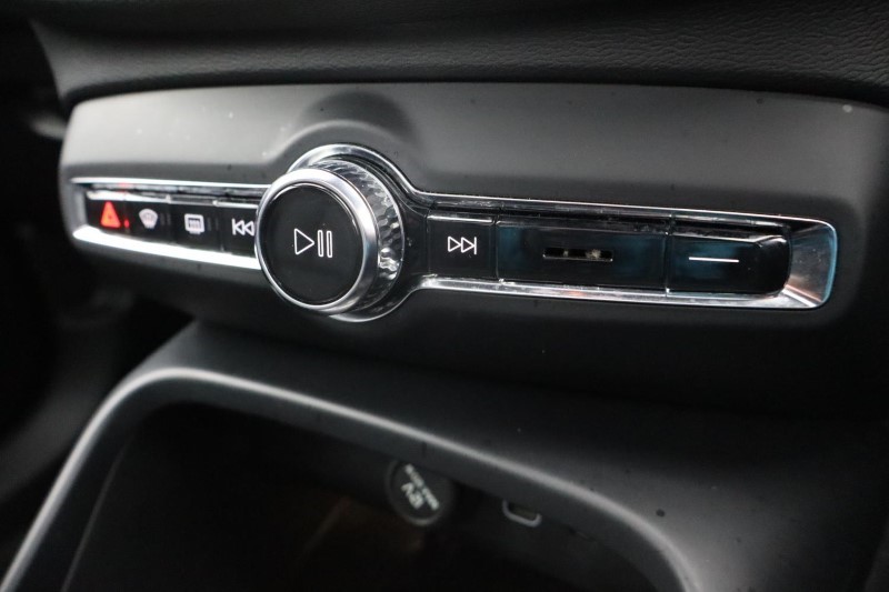 2021 (21) VOLVO XC40 P8 Recharge 300kW 78kWh First Edition 5dr AWD Auto 3807520