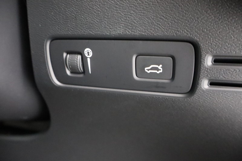 2021 (21) VOLVO XC40 P8 Recharge 300kW 78kWh First Edition 5dr AWD Auto 3807509