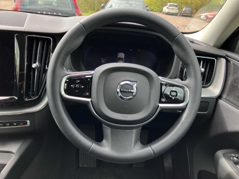 2023 (23) VOLVO XC60 2.0 B4P Plus Dark 5dr Geartronic 3409794