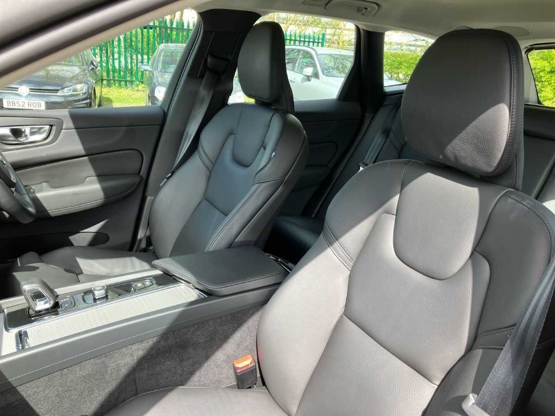 2023 (23) VOLVO XC60 2.0 B4P Plus Dark 5dr Geartronic 3409808