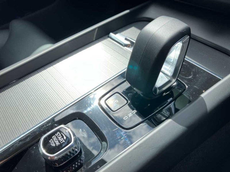 2023 (23) VOLVO XC60 2.0 B4P Plus Dark 5dr Geartronic 3409805