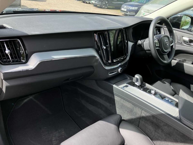 2023 (23) VOLVO XC60 2.0 B4P Plus Dark 5dr Geartronic 3409809
