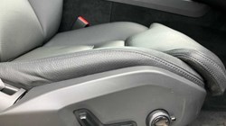 2023 (23) VOLVO XC60 2.0 B4P Plus Dark 5dr Geartronic 3409791