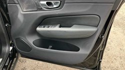 2023 (23) VOLVO XC60 2.0 B4P Plus Dark 5dr Geartronic 3409788