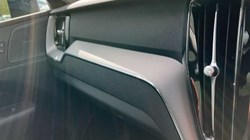 2023 (23) VOLVO XC60 2.0 B4P Plus Dark 5dr Geartronic 3409804