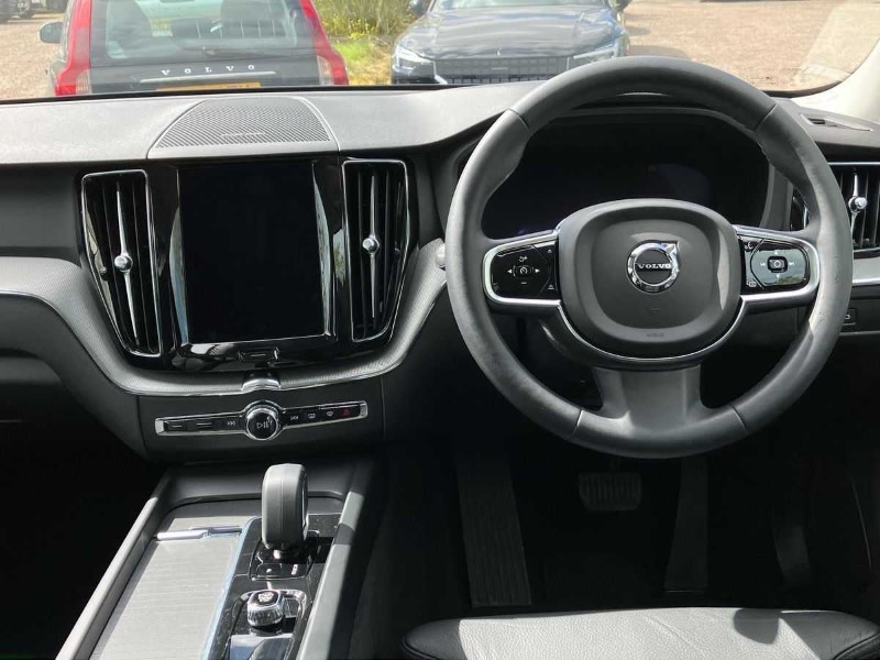 2023 (23) VOLVO XC60 2.0 B4P Plus Dark 5dr Geartronic 3409798