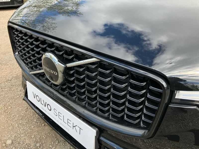 2023 (23) VOLVO XC60 2.0 B4P Plus Dark 5dr Geartronic 3409813