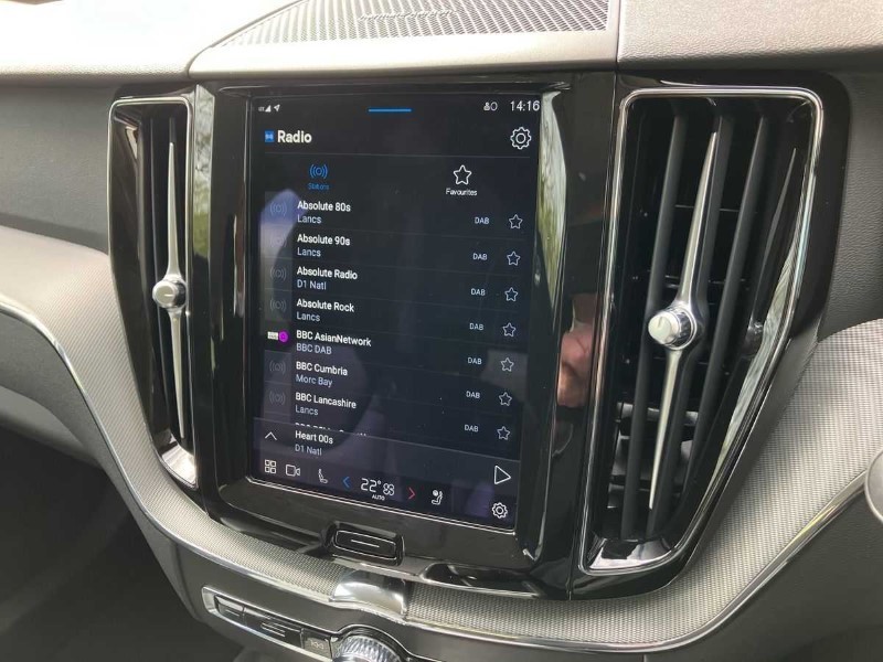 2023 (23) VOLVO XC60 2.0 B4P Plus Dark 5dr Geartronic 3409802