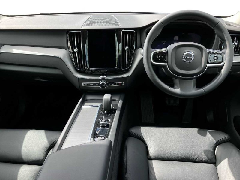 2023 (23) VOLVO XC60 2.0 B4P Plus Dark 5dr Geartronic 3409787