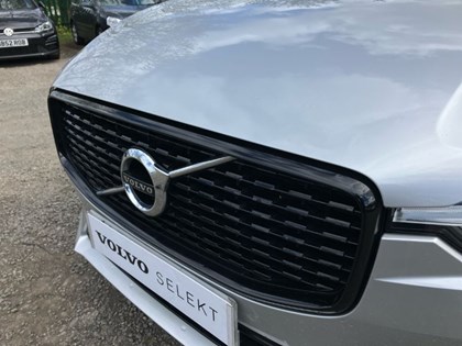 2021 (21) VOLVO XC60 2.0 B4D R DESIGN 5dr Geartronic