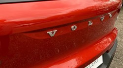 2021 (21) VOLVO XC40 2.0 B4P R DESIGN 5dr AWD Auto 3179673