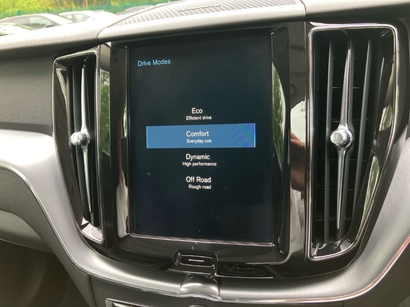 2020 (20) VOLVO XC60 2.0 D4 Momentum Pro 5dr Geartronic 3460710