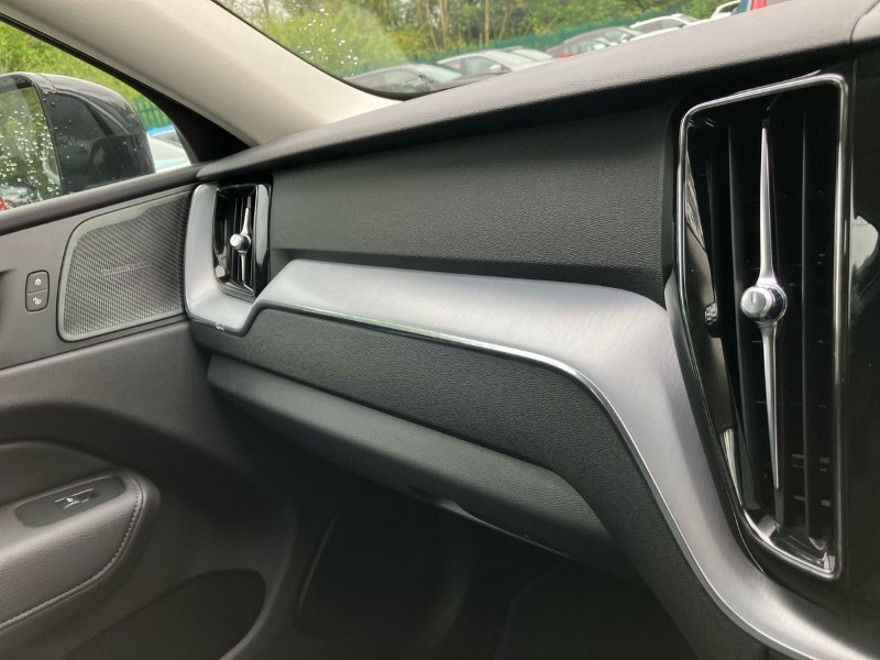 2020 (20) VOLVO XC60 2.0 D4 Momentum Pro 5dr Geartronic 3460712