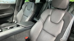 2023 (73) VOLVO XC60 2.0 B4D Plus Dark 5dr AWD Geartronic 3441061