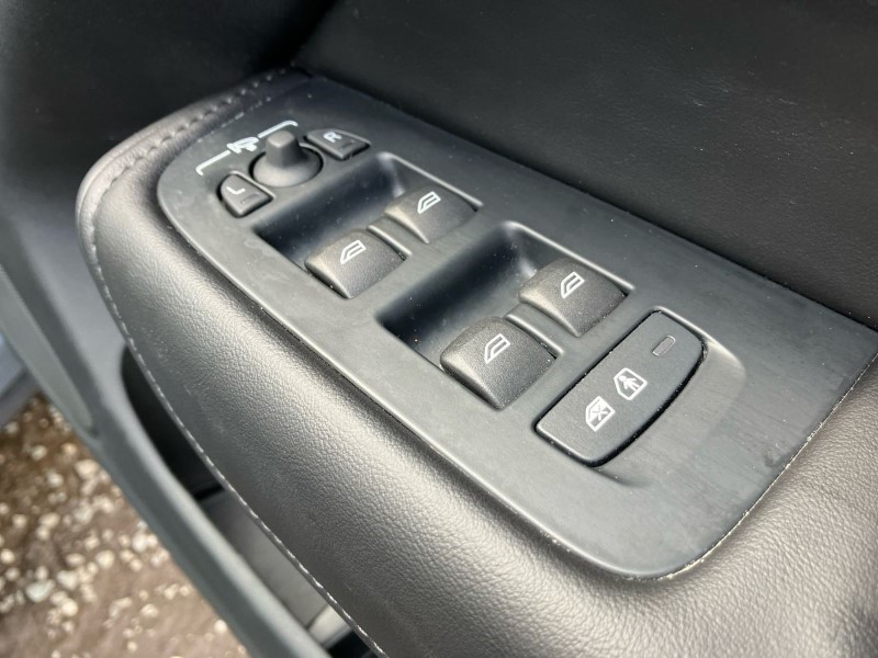 2023 (73) VOLVO XC60 2.0 B4D Plus Dark 5dr AWD Geartronic 3441043