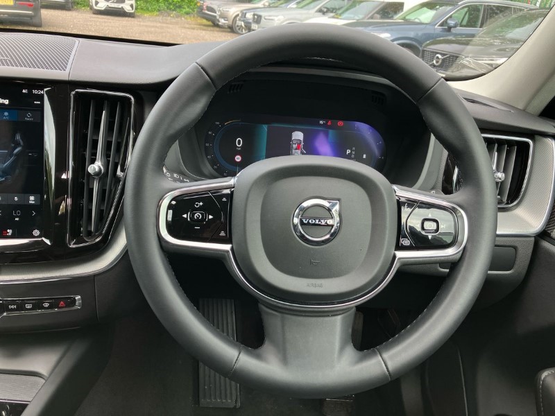 2023 (73) VOLVO XC60 2.0 B4D Plus Dark 5dr AWD Geartronic 3444269