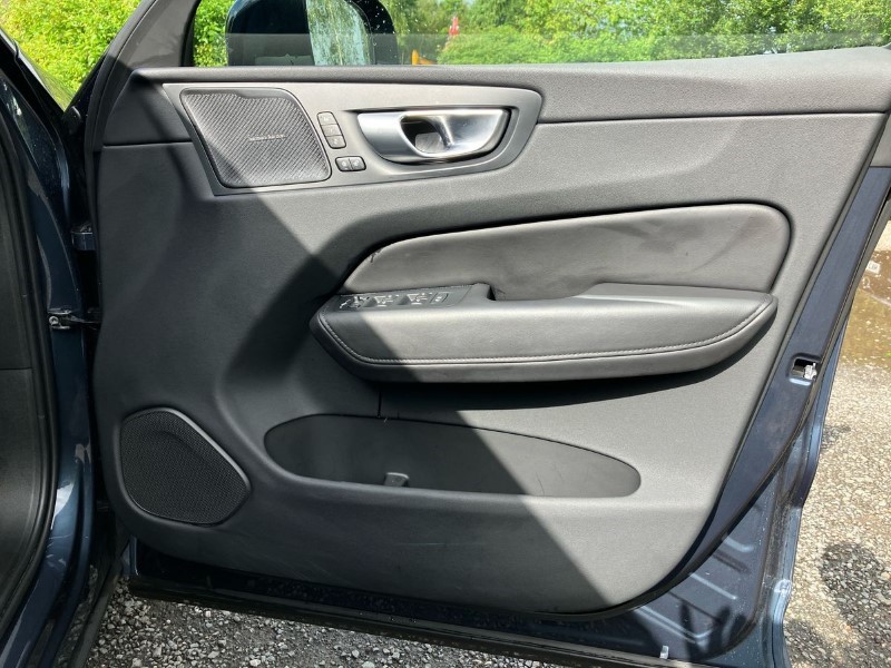 2023 (73) VOLVO XC60 2.0 B4D Plus Dark 5dr AWD Geartronic 3444263