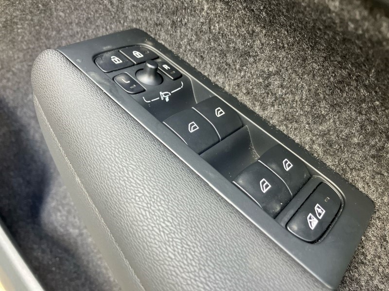 2024 (73) VOLVO XC40 2.0 B4P Ultimate Dark 5dr Auto 3444143