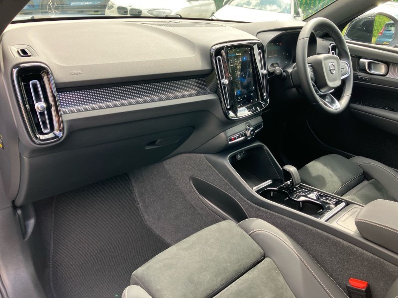 2024 (73) VOLVO XC40 2.0 B4P Ultimate Dark 5dr Auto 3444163