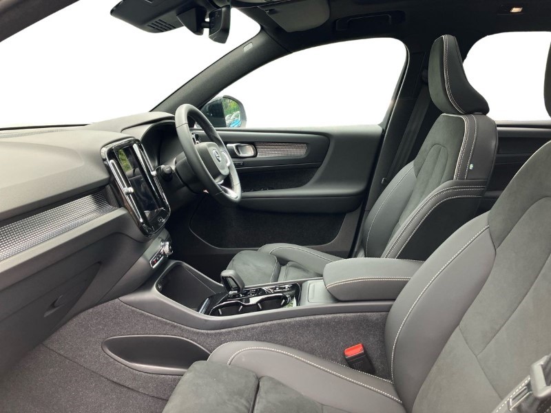 2024 (73) VOLVO XC40 2.0 B4P Ultimate Dark 5dr Auto 3444132