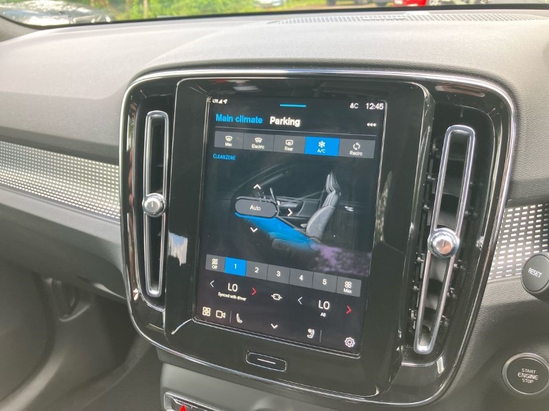 2024 (73) VOLVO XC40 2.0 B4P Ultimate Dark 5dr Auto 3444156