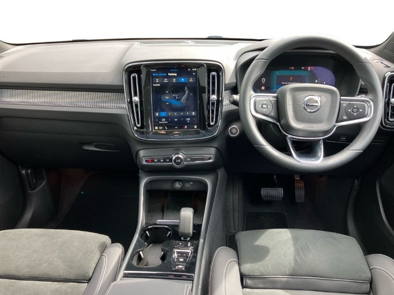 2024 (73) VOLVO XC40 2.0 B4P Ultimate Dark 5dr Auto 3444138