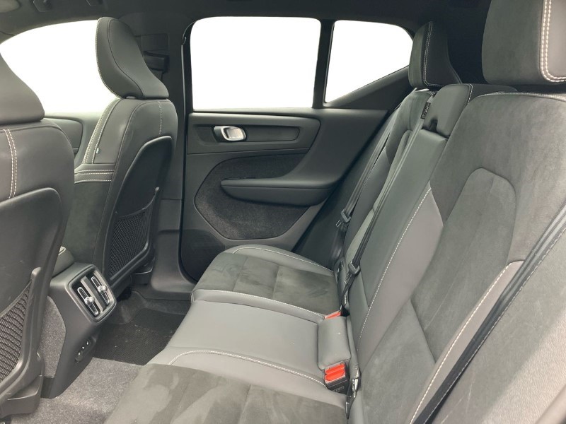 2024 (73) VOLVO XC40 2.0 B4P Ultimate Dark 5dr Auto 3444133