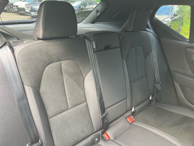 2024 (73) VOLVO XC40 2.0 B4P Ultimate Dark 5dr Auto 3444161