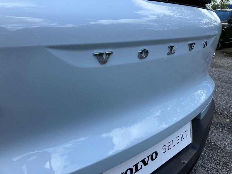 2024 (73) VOLVO XC40 2.0 B4P Ultimate Dark 5dr Auto 3444173