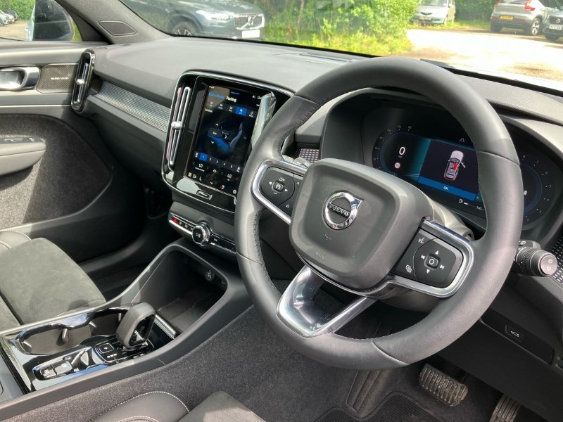 2024 (73) VOLVO XC40 2.0 B4P Ultimate Dark 5dr Auto 3444140