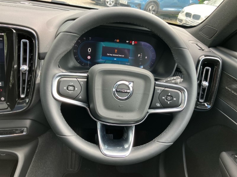 2024 (73) VOLVO XC40 2.0 B4P Ultimate Dark 5dr Auto 3444147