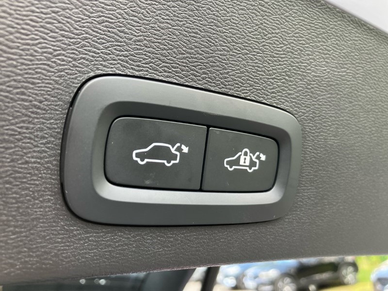 2024 (73) VOLVO XC40 2.0 B4P Ultimate Dark 5dr Auto 3444165