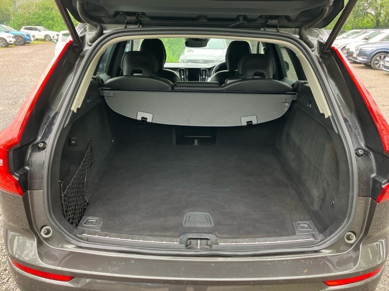 2020 (70) VOLVO XC60 2.0 B5P [250] Momentum 5dr AWD Geartronic 3460288