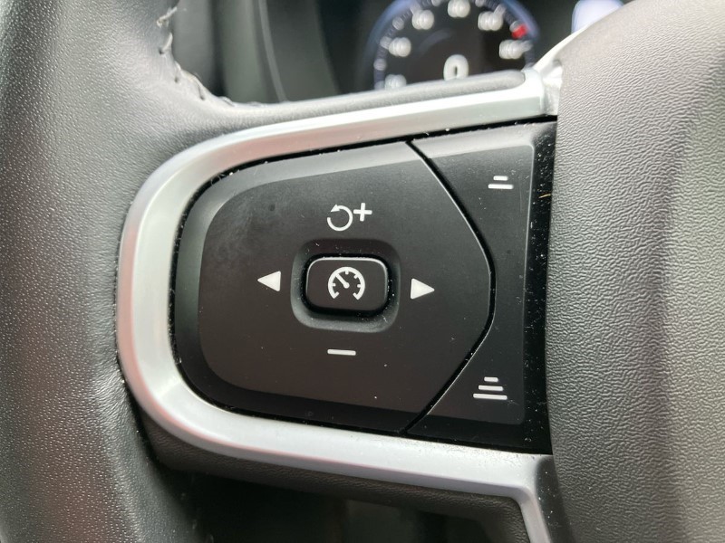 2020 (70) VOLVO XC60 2.0 B5P [250] Momentum 5dr AWD Geartronic 3460271