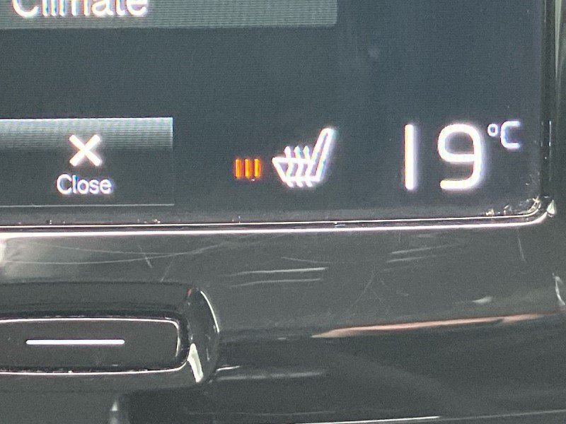 2020 (70) VOLVO XC60 2.0 B5P [250] Momentum 5dr AWD Geartronic 3460281