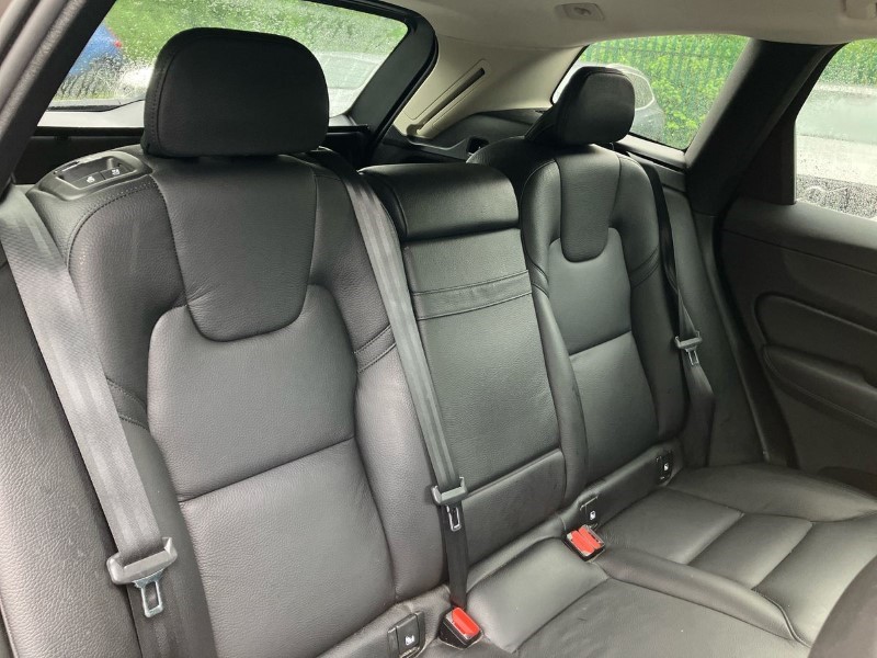 2020 (70) VOLVO XC60 2.0 B5P [250] Momentum 5dr AWD Geartronic 3460285