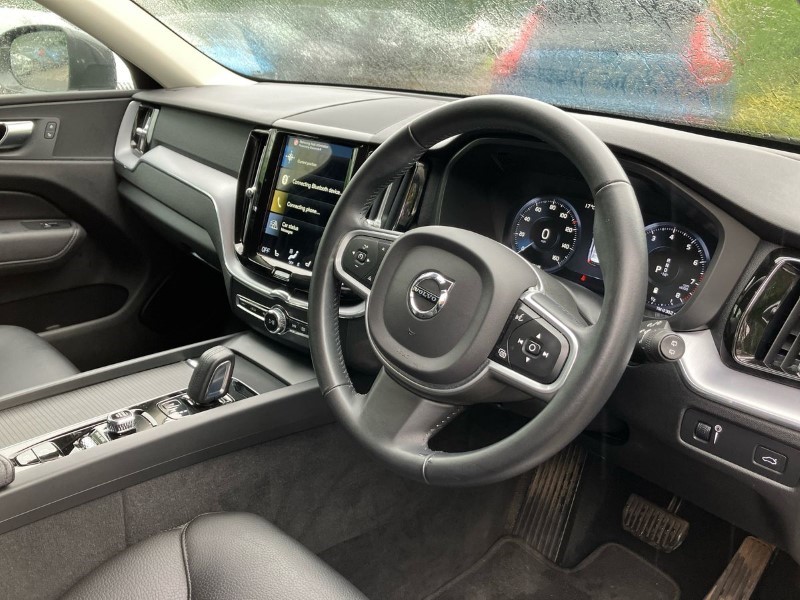 2020 (70) VOLVO XC60 2.0 B5P [250] Momentum 5dr AWD Geartronic 3460263