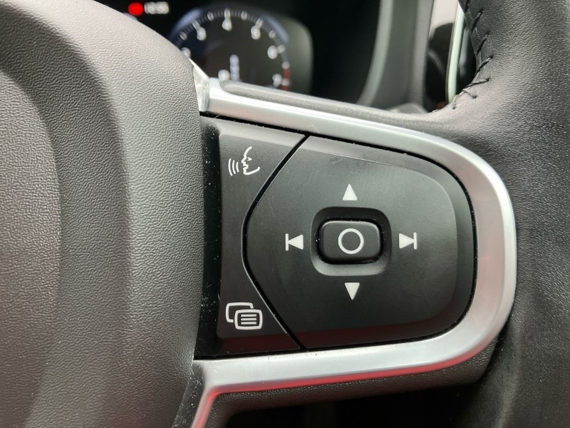 2020 (70) VOLVO XC60 2.0 B5P [250] Momentum 5dr AWD Geartronic 3460272