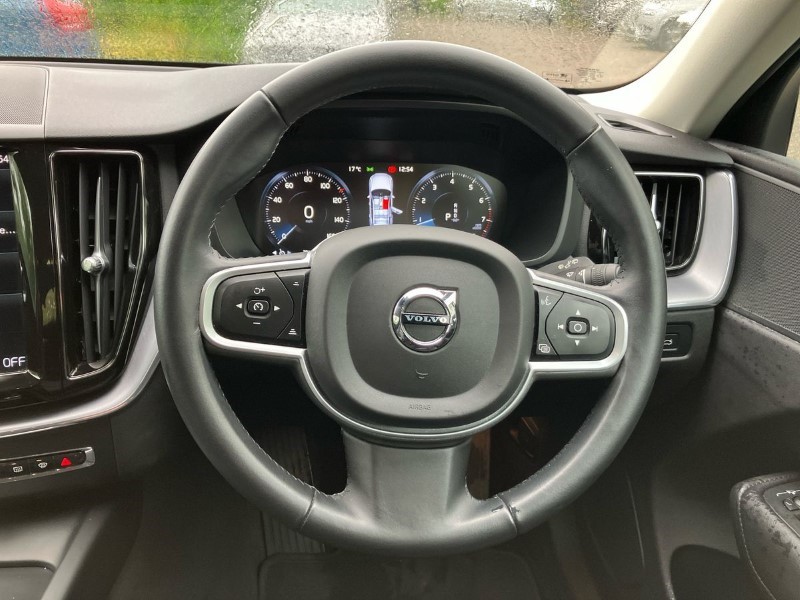 2020 (70) VOLVO XC60 2.0 B5P [250] Momentum 5dr AWD Geartronic 3460270