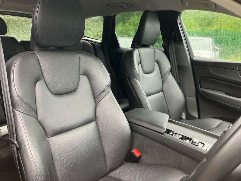 2020 (70) VOLVO XC60 2.0 B5P [250] Momentum 5dr AWD Geartronic 3460269